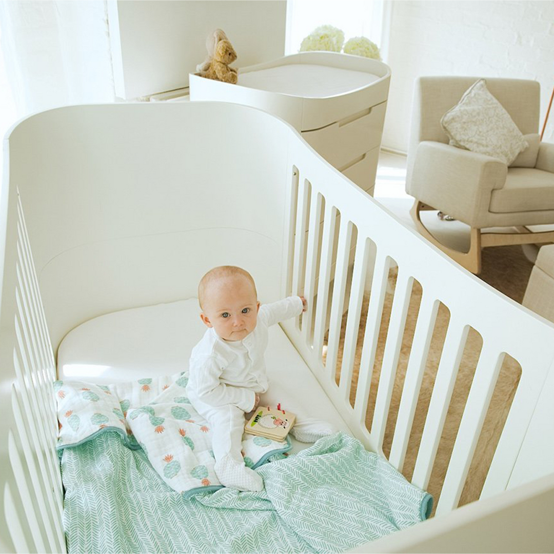 Serena lit bébé + lit de chevet ensemble de chambre | 2 pièces